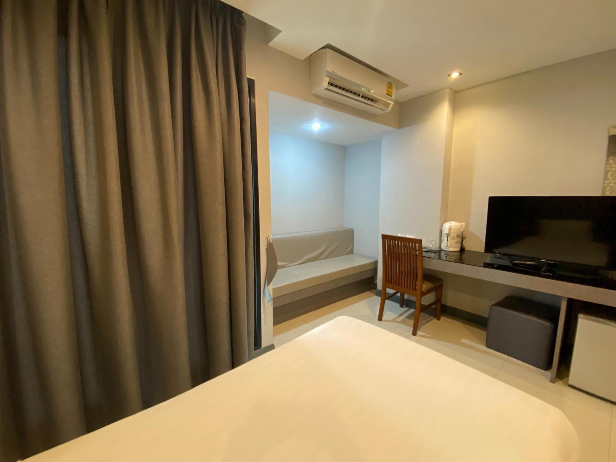 C Hotel Bangna Bangkok Kültér fotó