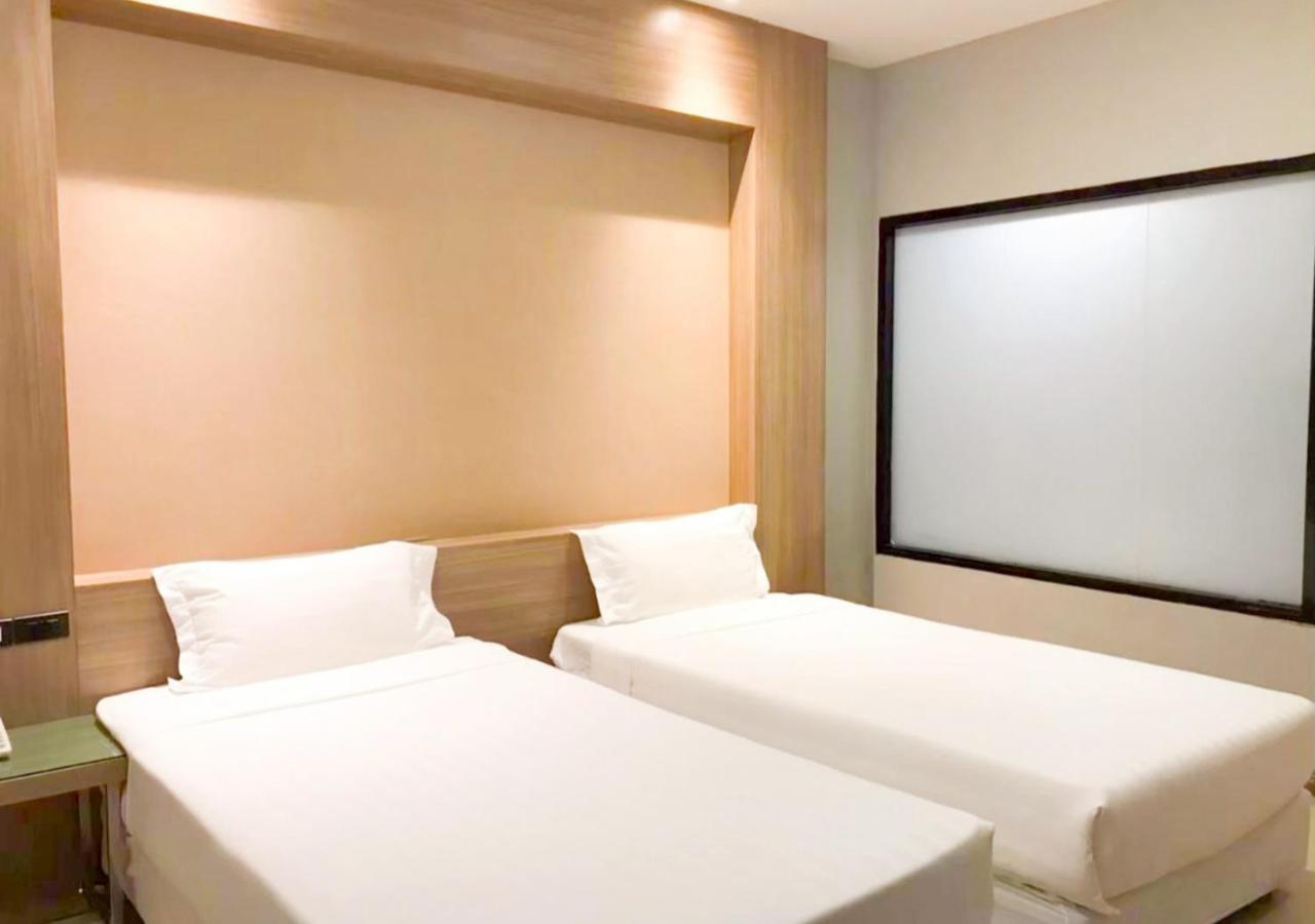C Hotel Bangna Bangkok Kültér fotó
