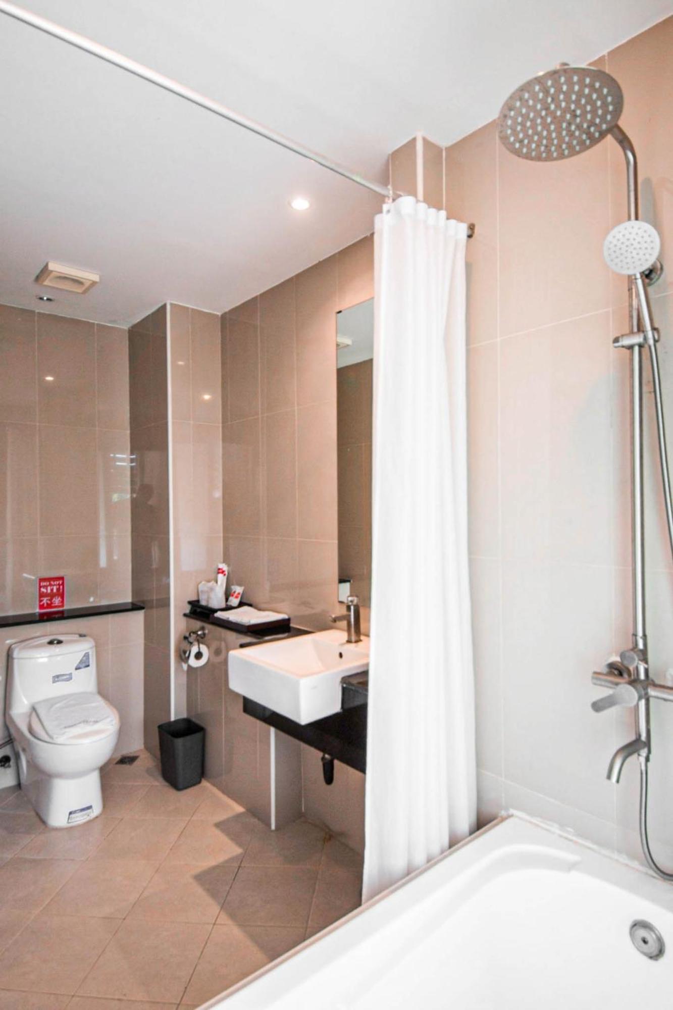 C Hotel Bangna Bangkok Kültér fotó